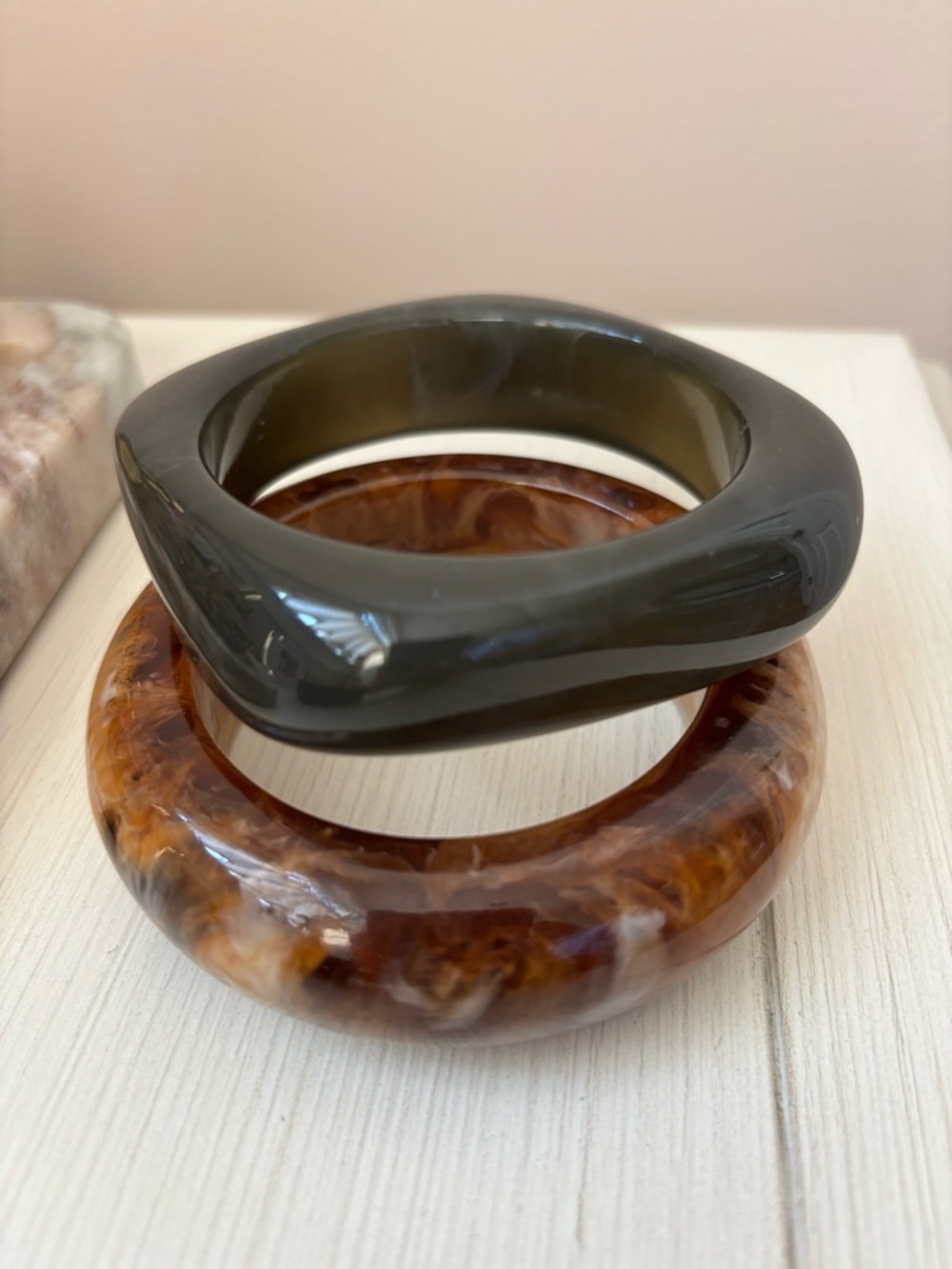 Pair of Resin Bangle Bracelets in Olive Green and Tortoiseshell Brown